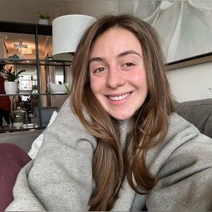 Meet your Posher, Evi